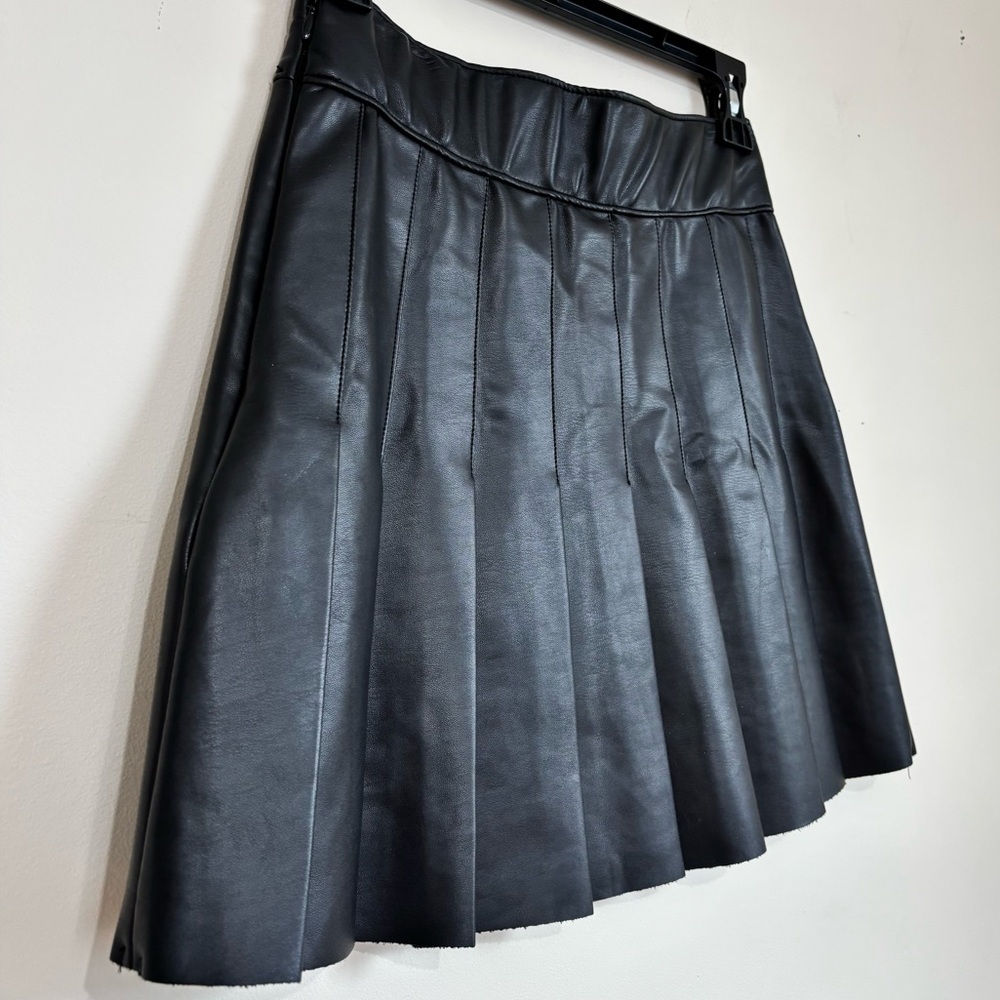 Abercrombie & Fitch vegan leather black pleated preppy mini skirt women XS / W26 - Picture 7 of 16